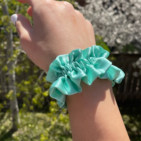 100% Frilly Ariel Blue Silk Scrunchie - Picture 3 of 5